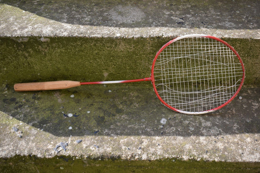 Badminton racket with broken strings