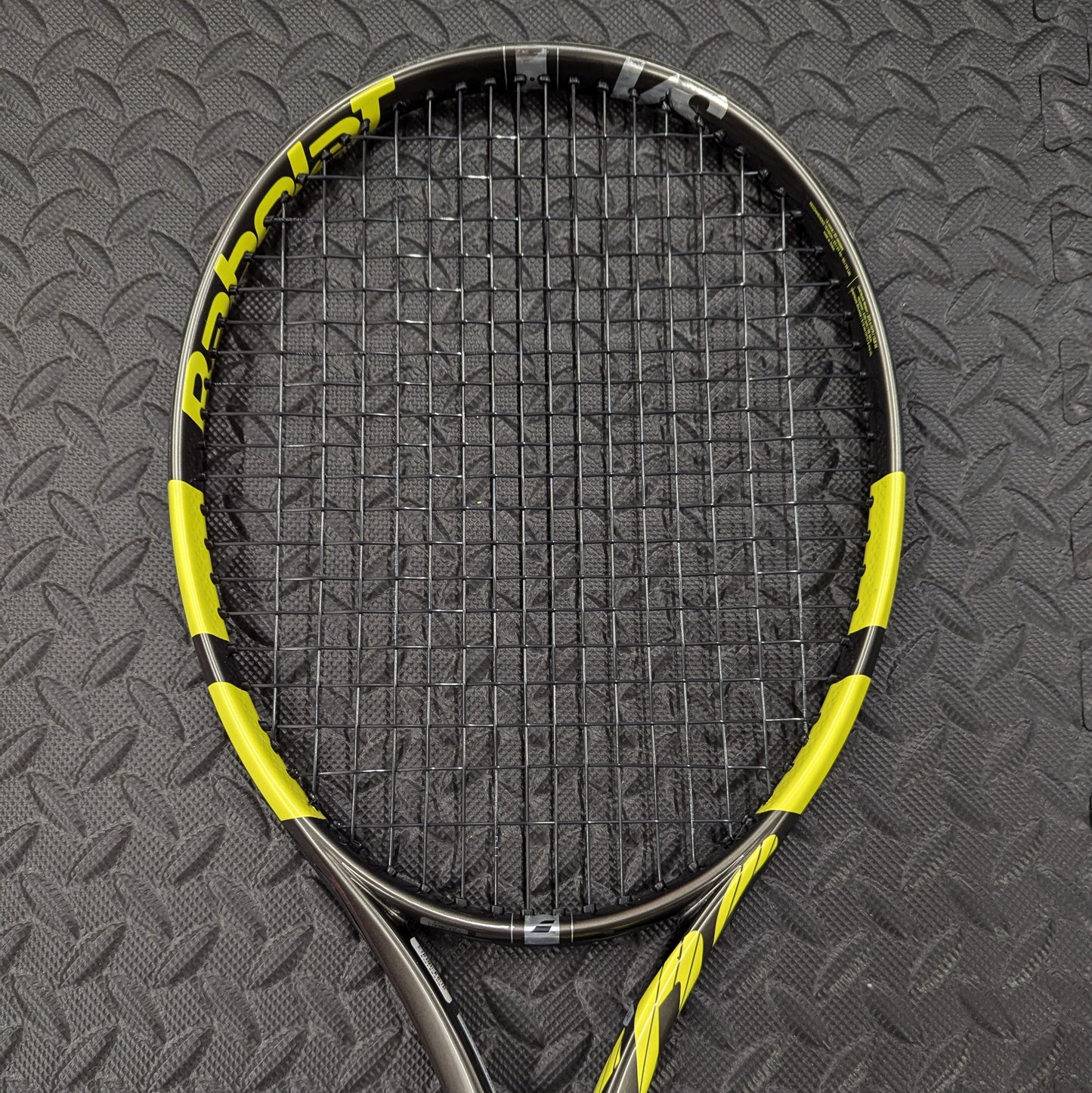 Babolat Pure Aero VS tennis racket with Babolat RPM Blast strings in black
