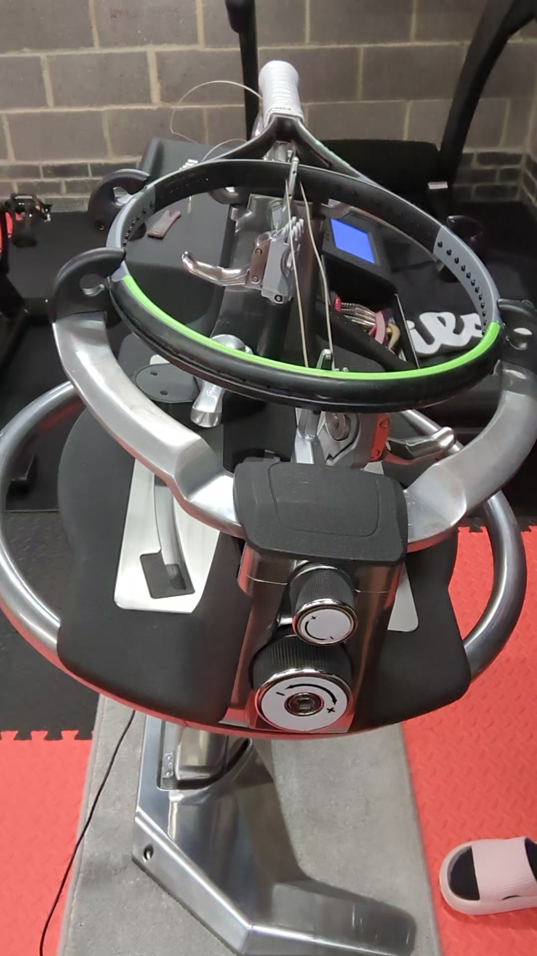 Wilson Blade with Wilson Sensation strings video