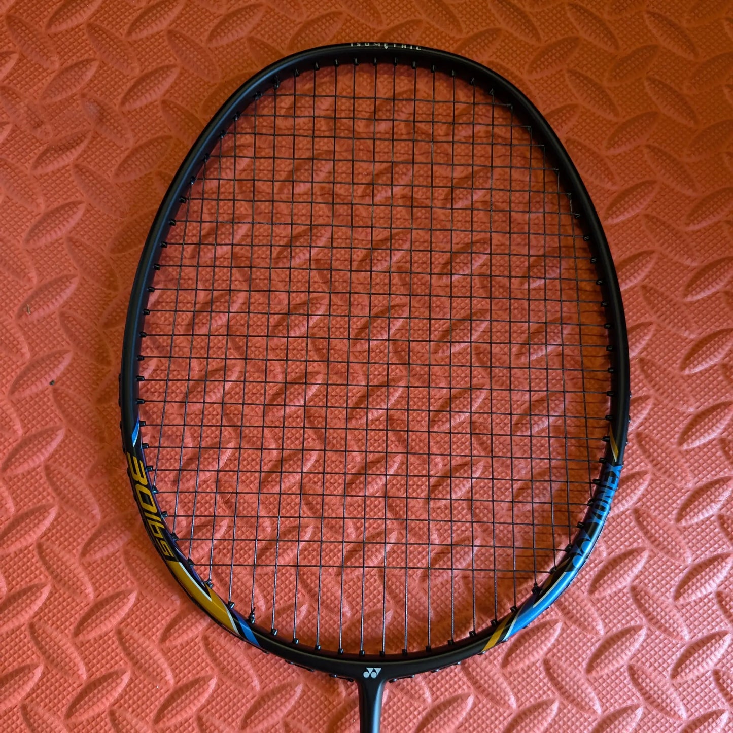Badminton racket with Yonex BG66 Ultimax strings