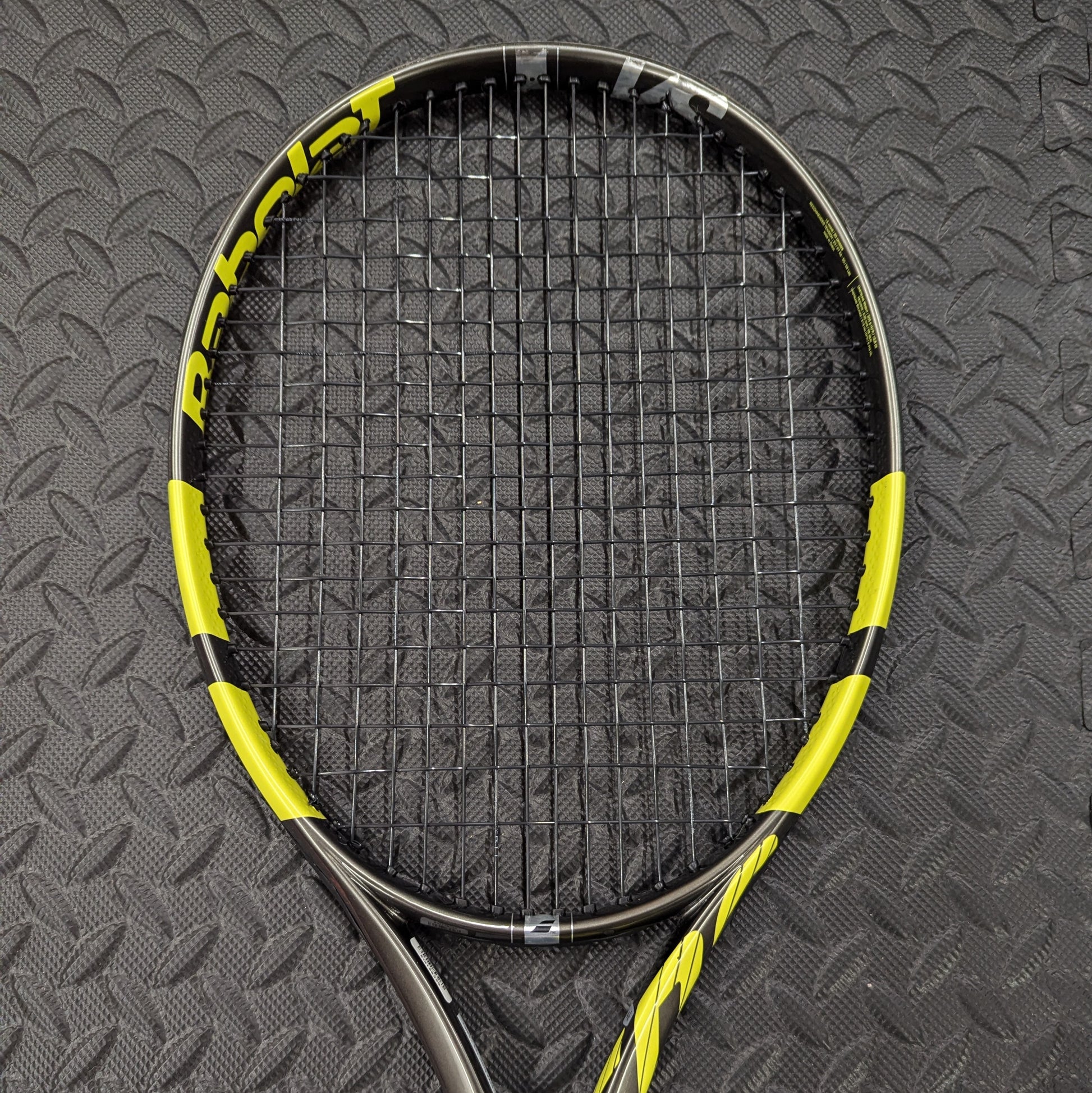 Babolat Pure Aero VS tennis racket with Babolat RPM Blast strings in black
